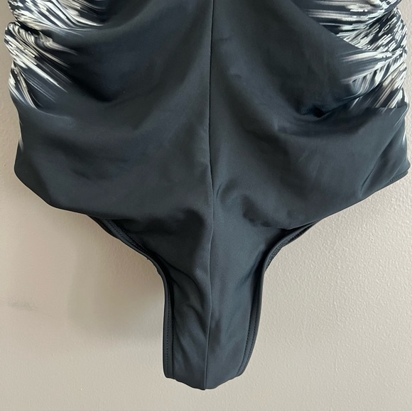 Miraclesuit Silver Shores Temptress 1 Piece Swimsuit Tummy Control Black Sz 18 - Picture 5 of 16